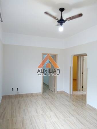 Apartamento à venda com 2 quartos, 65m² - Foto 2