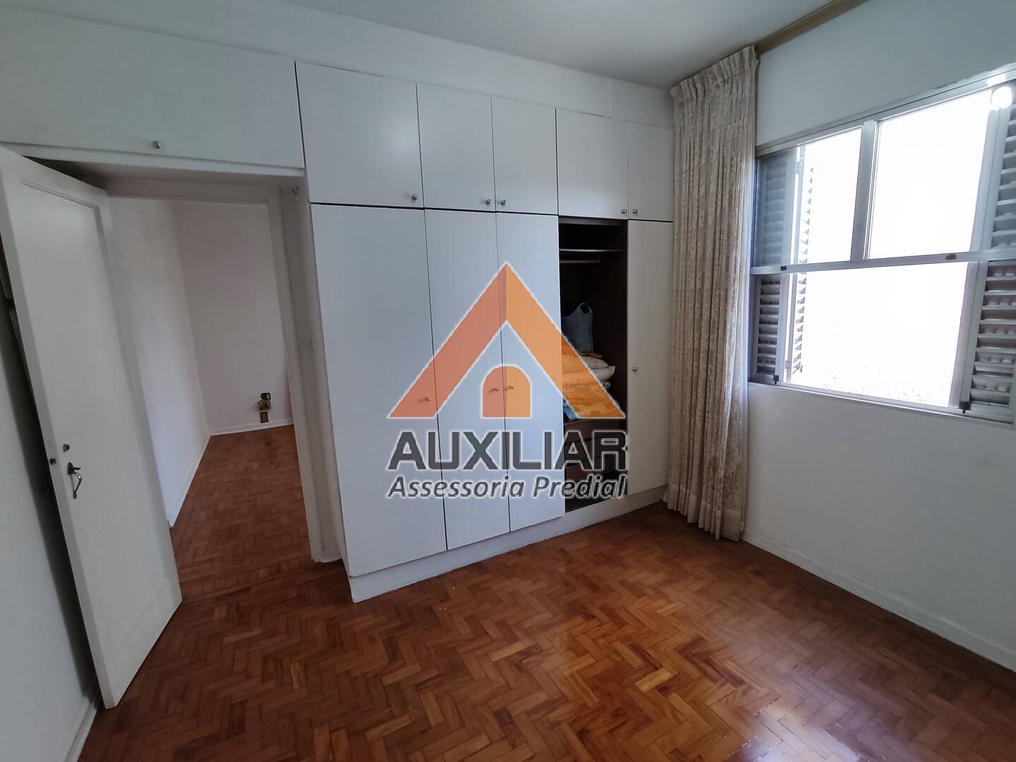 Apartamento à venda com 2 quartos, 70m² - Foto 4